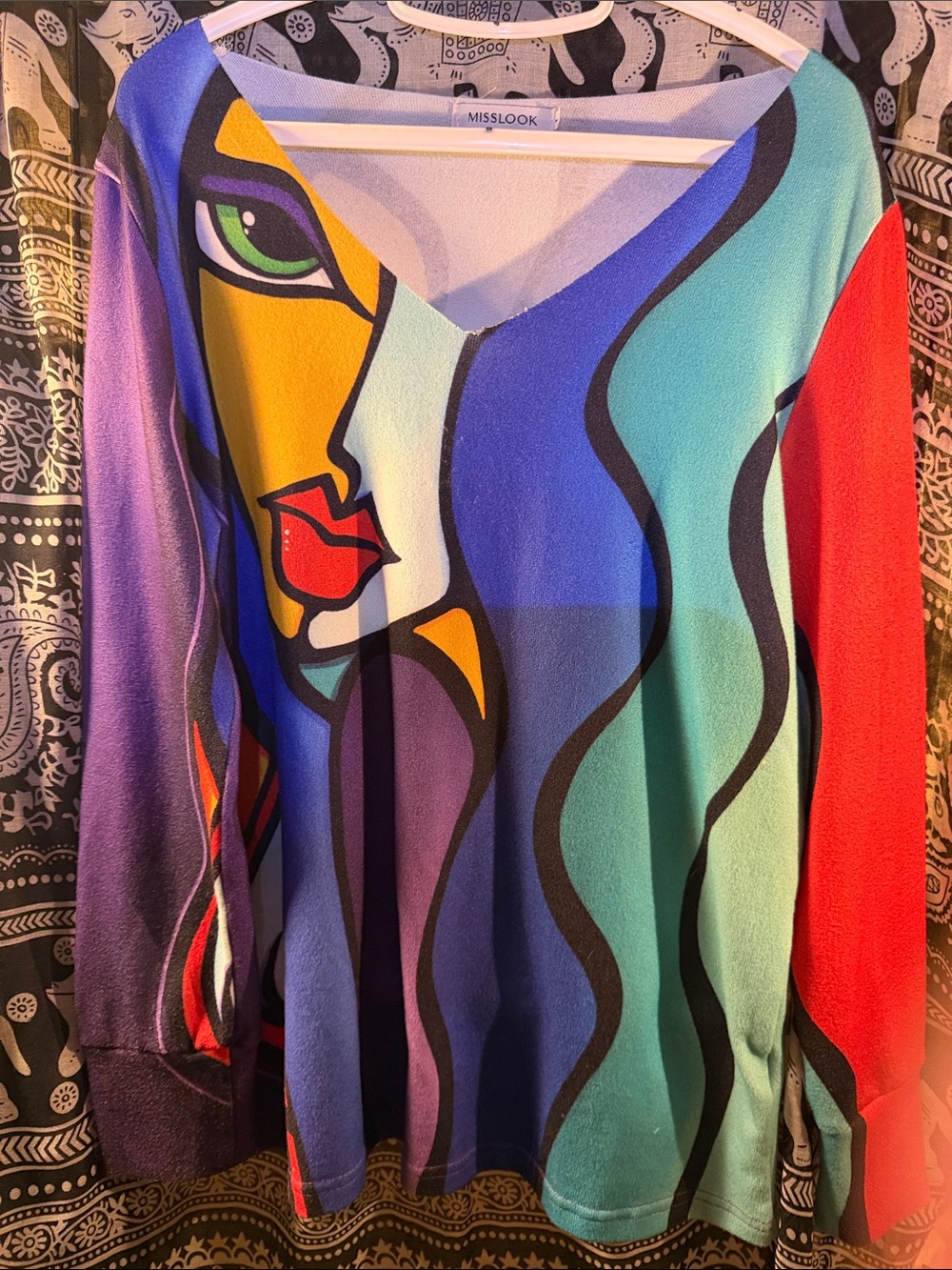 MISSLOOK Multicolor Abstract Portrait V-Neck Top